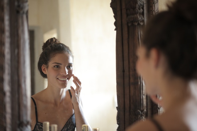 Exposing the Secret Weapon The Power of Vitamin A Serum in Your Skincare Routine article image by Mayerling Skincare